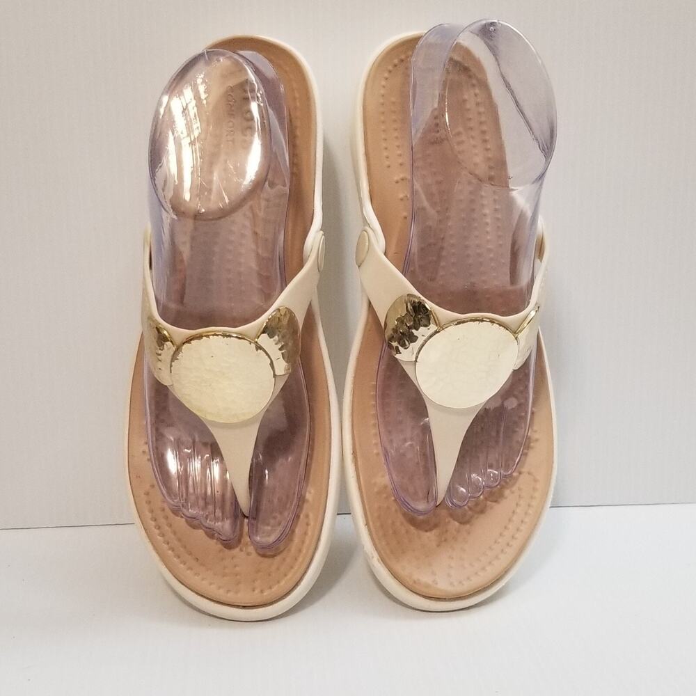 Crocs Sanrah Hammered Circle Wedge Slide Sandal Womens Size 9 Gold/Oyster EUC